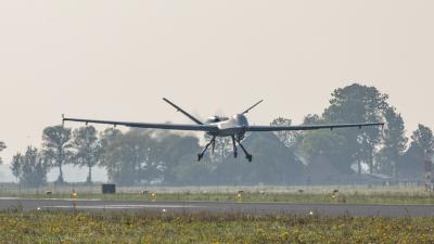 Reaper landt op landingsbaan