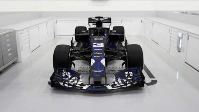 De nieuwe F1 raceauto van Verstappen de RB14