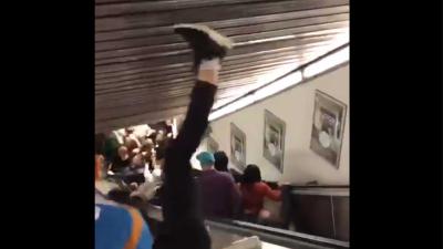 Video: Roltrap met voetbalsupporters in Rome slaat op hol