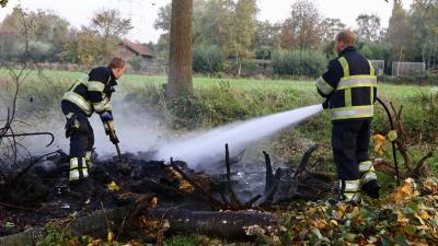 Brandweer dooft buitenbrand in bosperceel Best