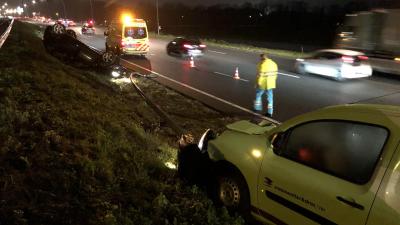  Auto op zijn kop bij ongeval op N2 bij Eindhoven
