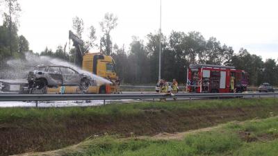 Foto van autobrand na aanrijding