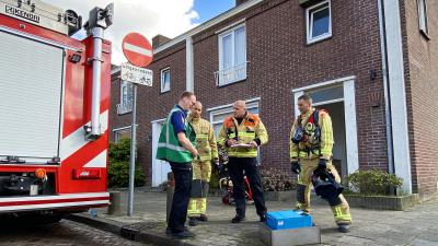 Brandweer in overleg bij accu