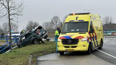 auto zwaar beschadigd door aanrijding