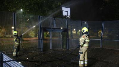 Brandweer dooft brand
