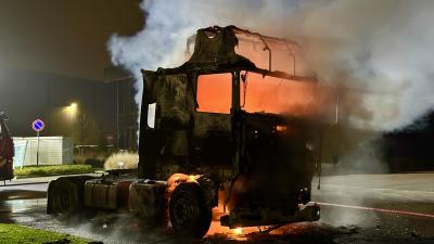 Truck volledig uitgebrand 