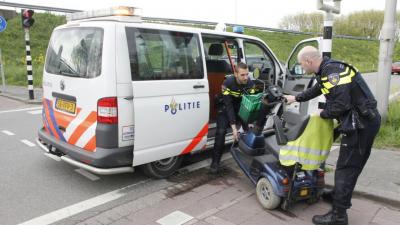 Scootmobiel aangereden door bestelbus