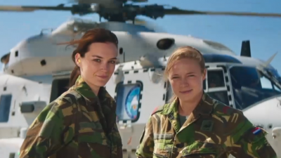 twee militaire dames