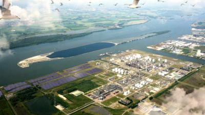 Shell Moerdijk gaat stroom van eigen 50.000 zonnepanelen zelf gebruiken