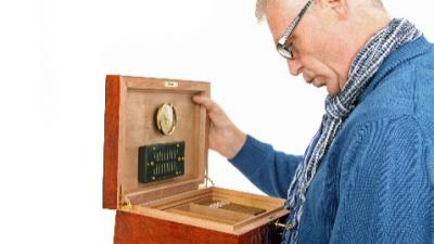 Cadeaus energieleveranciers zijn dure sigaar uit eigen doos 