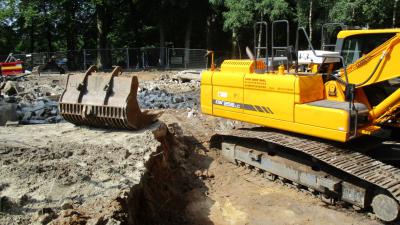 Sloopwerkzaamheden de Oranjerie bij de speeltuin vordert