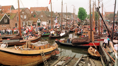 Opdrijvende dam beschermt historisch Spakenburg tegen overstroming 