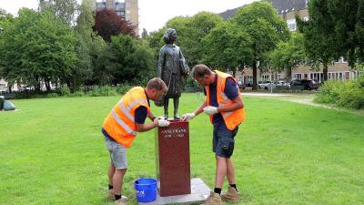 standbeeld-anne-frank-beklad