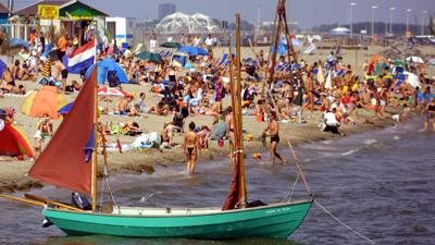 Foto van strand zon water IJburg | Archief EHF