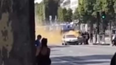 Aanslag op agenten op Champs-Élysées in Parijs