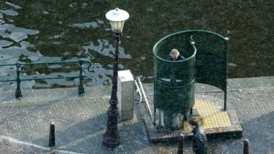 Vrouwen doen vrijdag &#039;&#039;plastest&#039;&#039; op urinoir Leidseplein