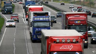 Proef op A67 om met ‘treintjes’ om te gaan 