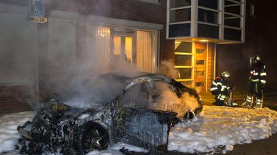 Auto volledig uitgebrand in Vlijmen