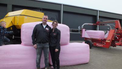 Roze hooibalen voor Pink Ribbon