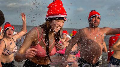 Massale nieuwjaarsduiken geven 2018 een frisse start