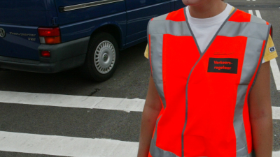 Verkeersregelaar aangereden; Haarlemmer aangehouden