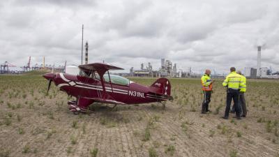 vliegtuigje voorzorgslanding Maasvlakte