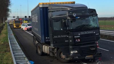 Ongeval met 2 vrachtwagens op A58 Oirschot