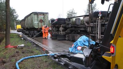 vrachtwagen-gekanteld-berging