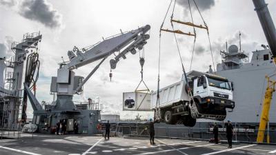 Nederland stuurt grootste marineschip vol hulpgoederen naar Caribisch gebied