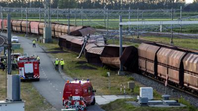 Treinwagons vallen om na ontsporing Zwijndrecht