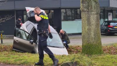 wasstraat-auto-sloot