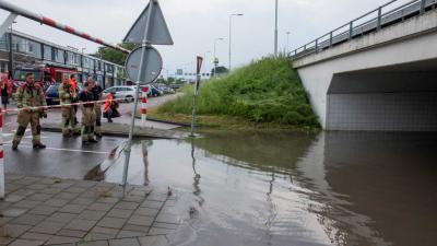 Brandweer bij ondergelopen tunnel