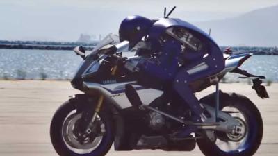 Yamaha-robot bestuurt motorfiets