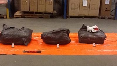 Voor 150 kilo cocaïne verstopt in metaalcontainer 